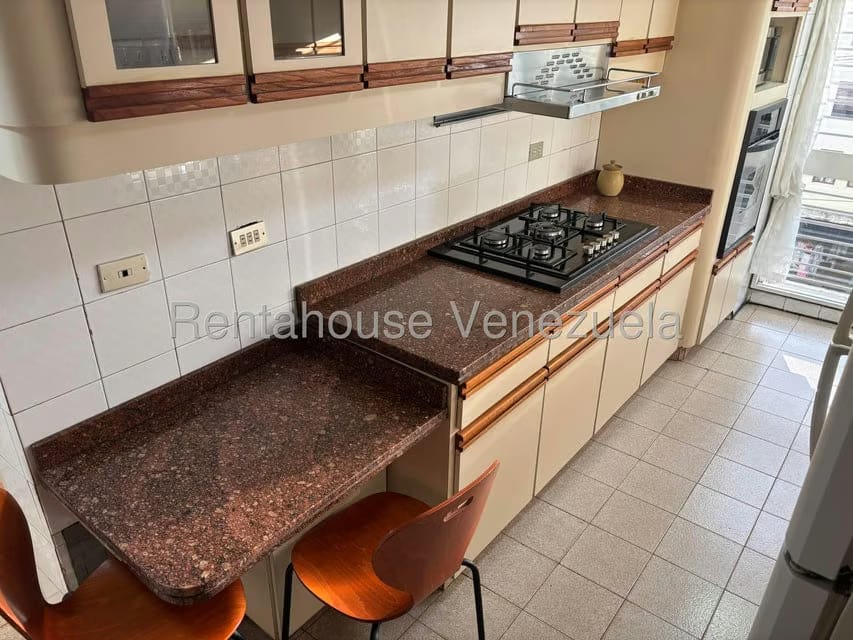 Apartamento (1 Nivel) en Alquiler en Los Palos Grandes, Distrito Metropolitano - 3