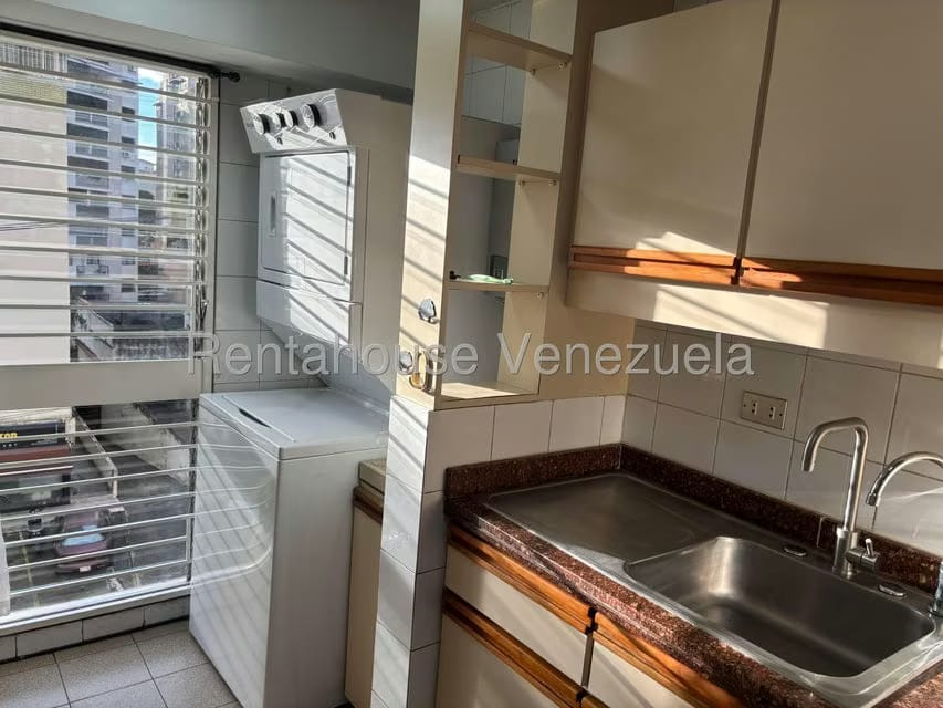 Apartamento (1 Nivel) en Alquiler en Los Palos Grandes, Distrito Metropolitano - 5