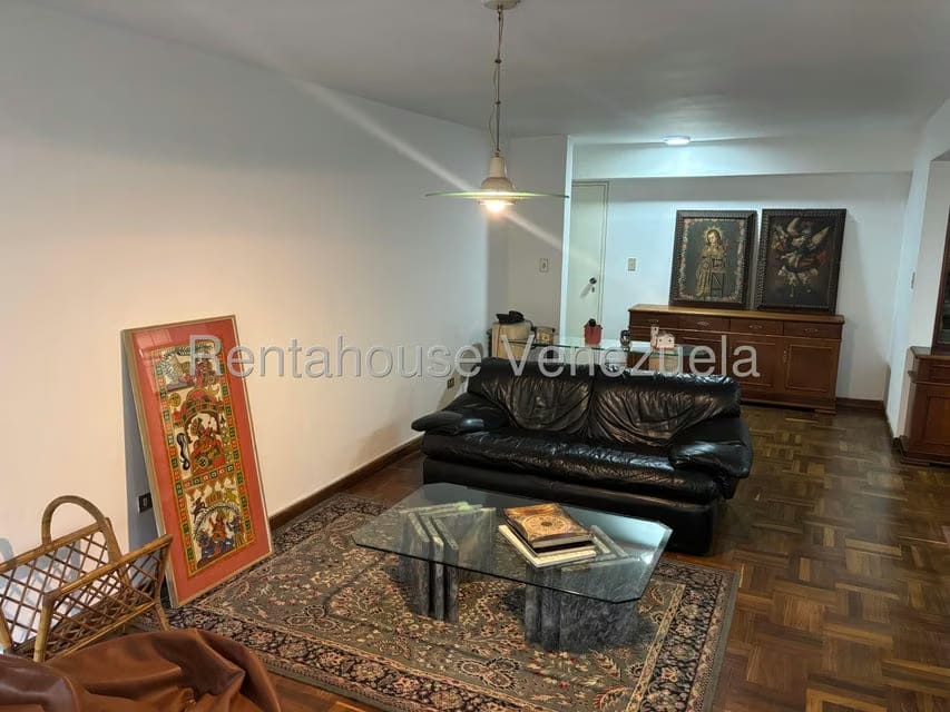 Apartamento (1 Nivel) en Alquiler en Los Palos Grandes, Distrito Metropolitano - 8