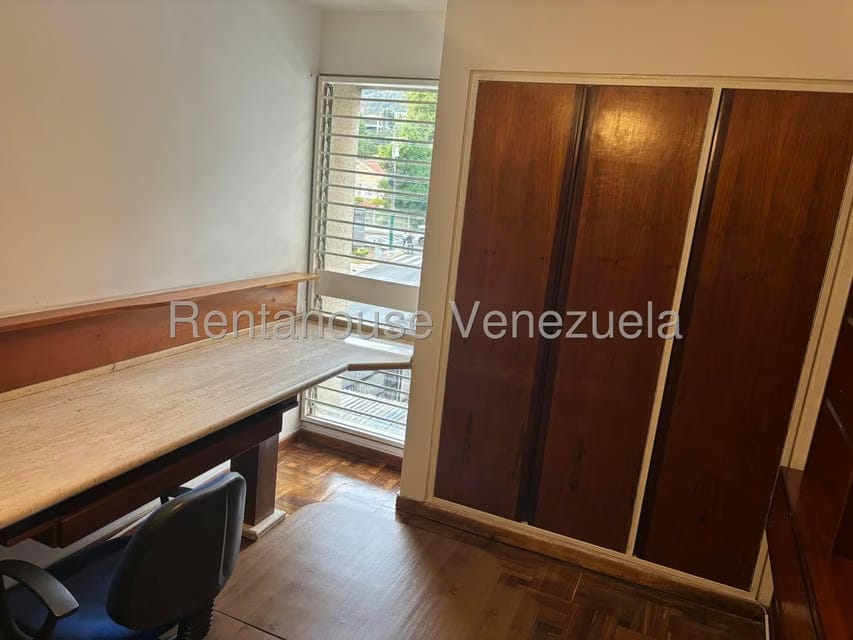 Apartamento (1 Nivel) en Alquiler en Los Palos Grandes, Distrito Metropolitano - 10