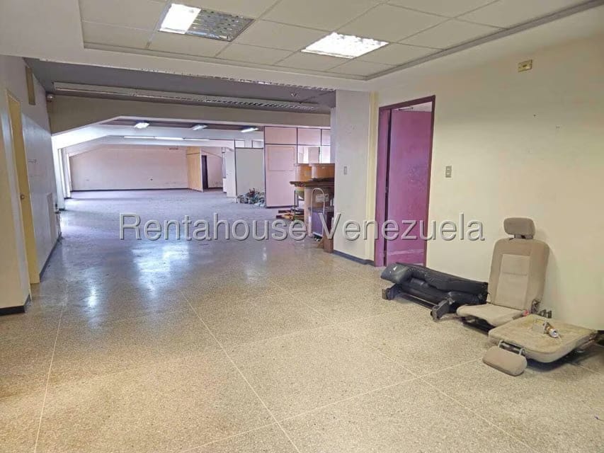 Comercial (Local Comercial) en Alquiler en La Urbina, Distrito Metropolitano - 5