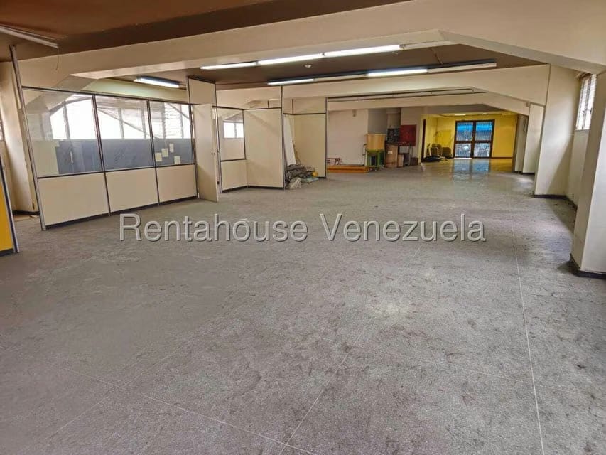 Comercial (Local Comercial) en Alquiler en La Urbina, Distrito Metropolitano - 6