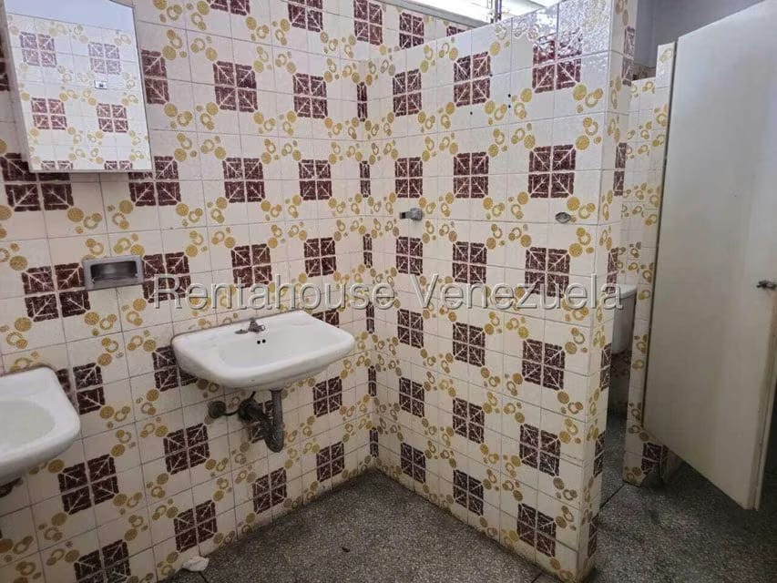 Comercial (Local Comercial) en Alquiler en La Urbina, Distrito Metropolitano - 10