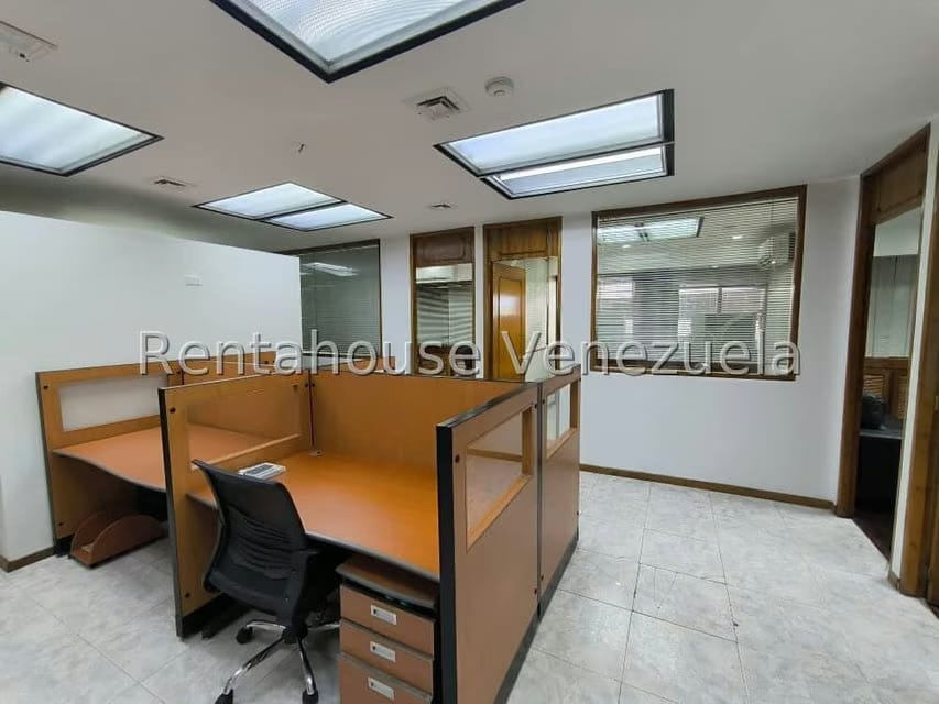 Comercial (Oficina) en Alquiler en Los Palos Grandes, Distrito Metropolitano - 2
