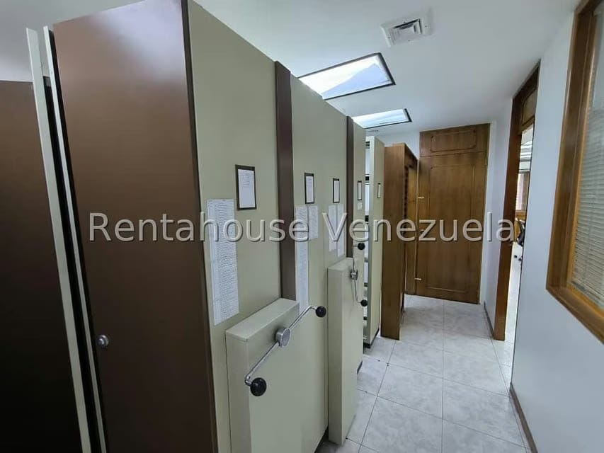 Comercial (Oficina) en Alquiler en Los Palos Grandes, Distrito Metropolitano - 12
