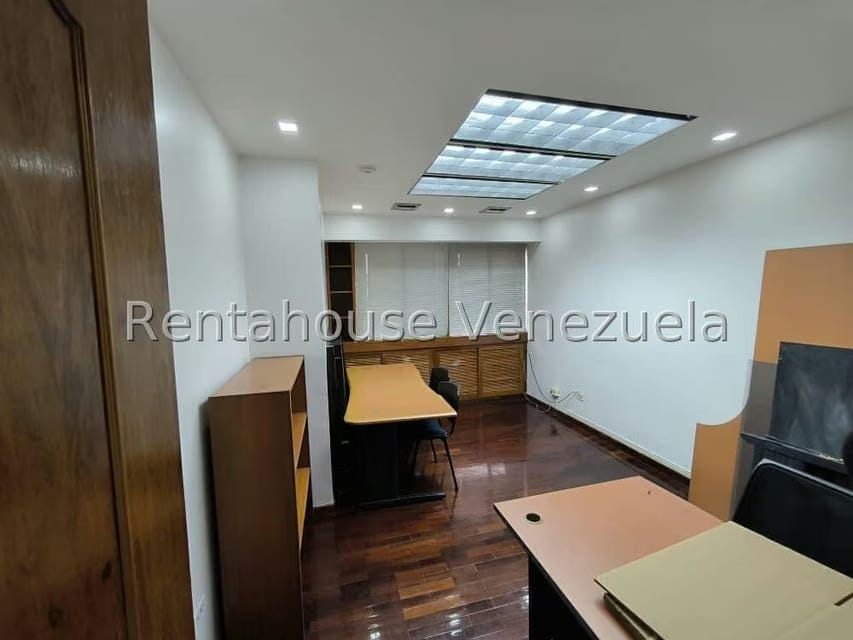 Comercial (Oficina) en Alquiler en Los Palos Grandes, Distrito Metropolitano - 13