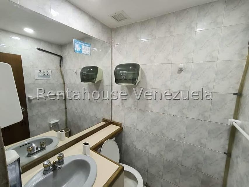 Comercial (Oficina) en Alquiler en Los Palos Grandes, Distrito Metropolitano - 14