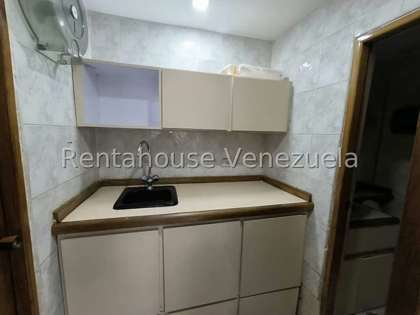 Comercial (Oficina) en Alquiler en Los Palos Grandes, Distrito Metropolitano - 15