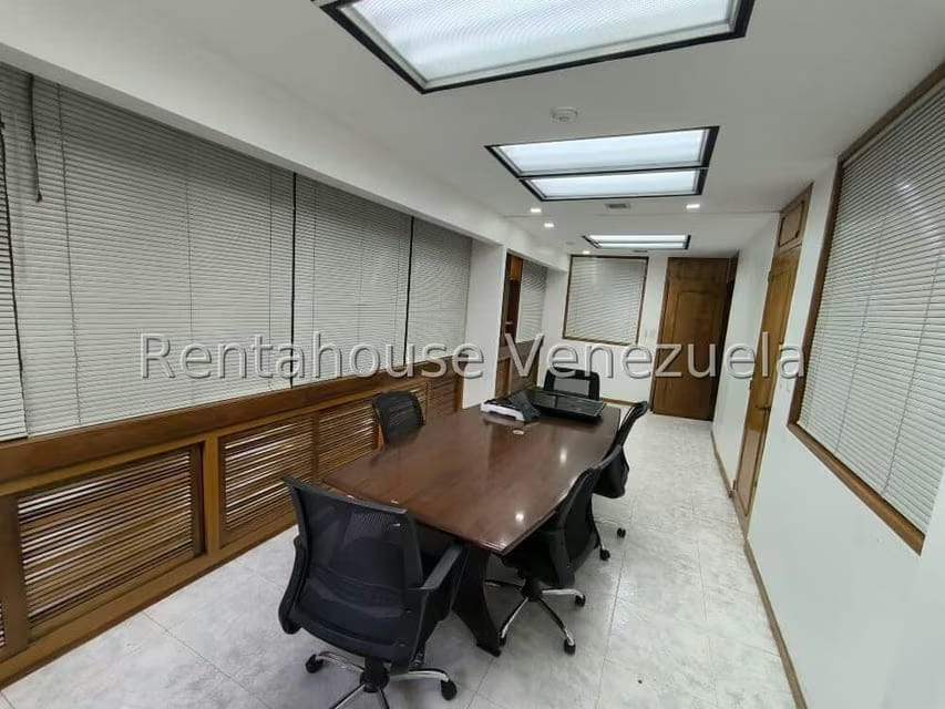 Comercial (Oficina) en Alquiler en Los Palos Grandes, Distrito Metropolitano - 4