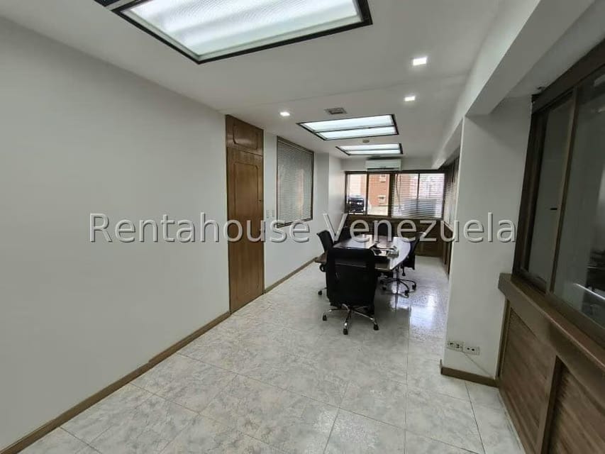 Comercial (Oficina) en Alquiler en Los Palos Grandes, Distrito Metropolitano - 5