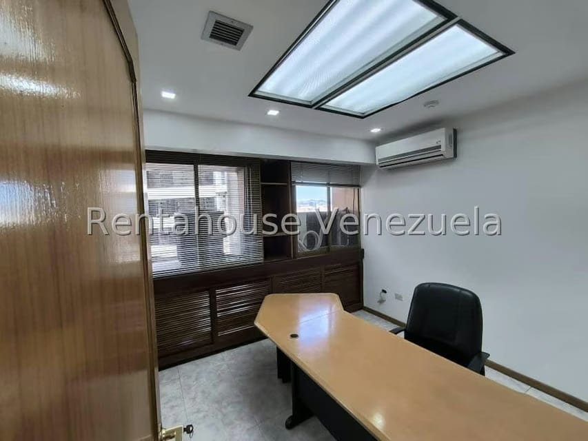 Comercial (Oficina) en Alquiler en Los Palos Grandes, Distrito Metropolitano - 8