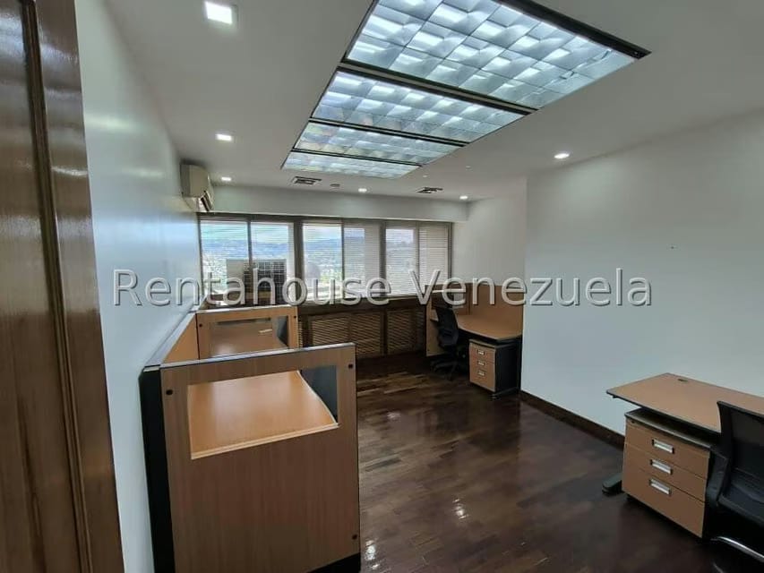 Comercial (Oficina) en Alquiler en Los Palos Grandes, Distrito Metropolitano - 10
