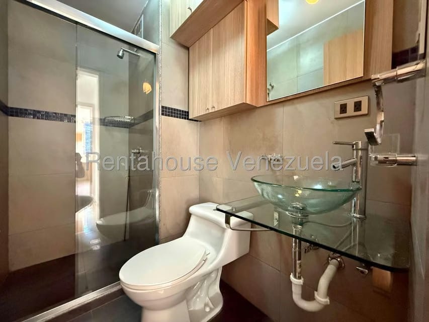 Apartamento (1 Nivel) en Alquiler en Los Naranjos Humboldt, Distrito Metropolitano - 17
