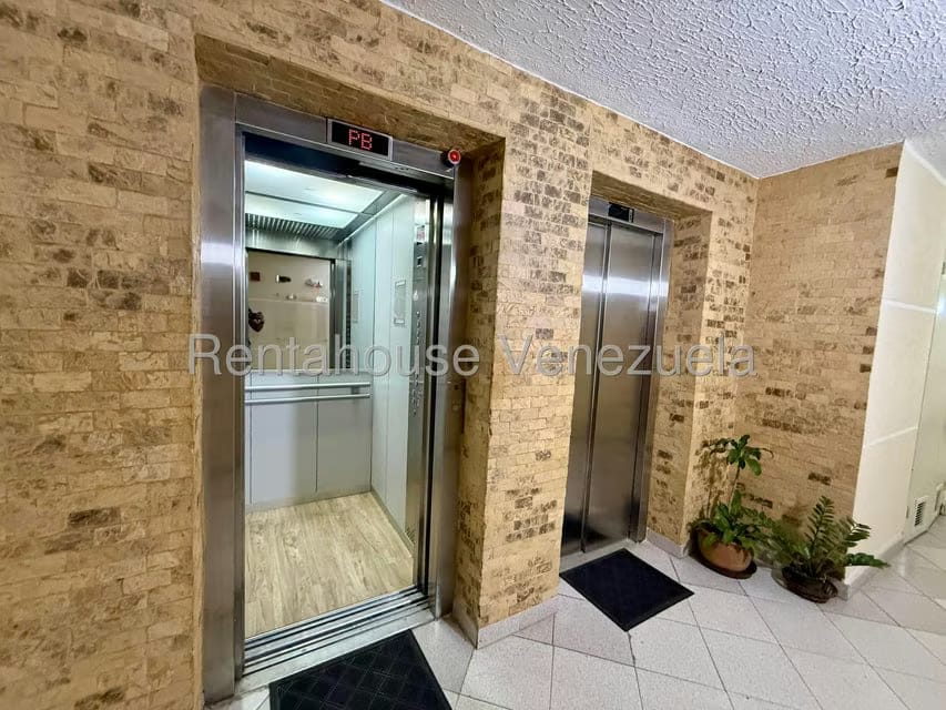 Apartamento (1 Nivel) en Alquiler en Los Naranjos Humboldt, Distrito Metropolitano - 25