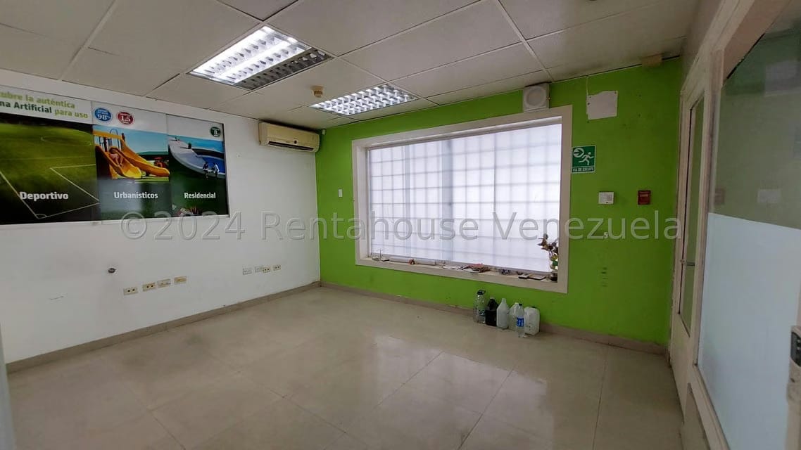 Comercial (Local Comercial) en Alquiler en Los Chaguaramos, Distrito Metropolitano - 2