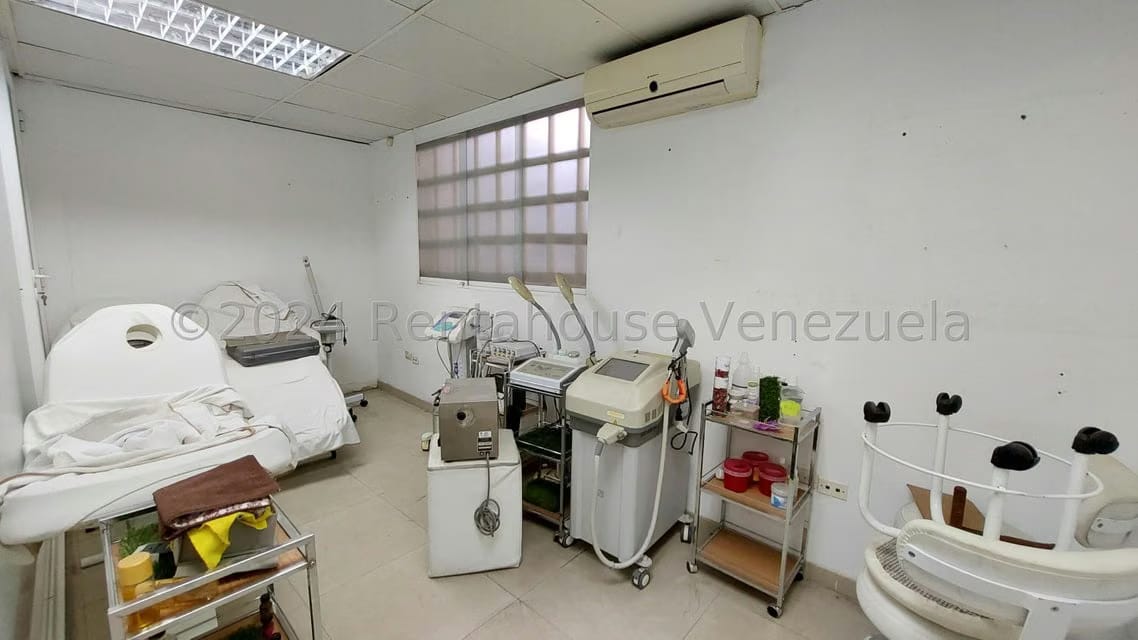 Comercial (Local Comercial) en Alquiler en Los Chaguaramos, Distrito Metropolitano - 5