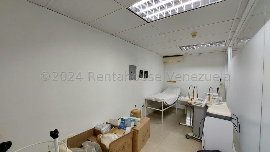 Comercial (Local Comercial) en Alquiler en Los Chaguaramos, Distrito Metropolitano - 6