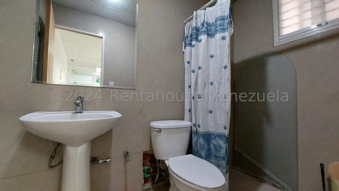 Comercial (Local Comercial) en Alquiler en Los Chaguaramos, Distrito Metropolitano - 9