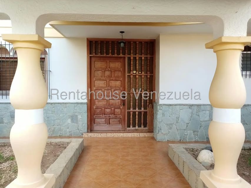 Casa (Multipes Niveles) en Venta en Colinas de La California, Distrito Metropolitano - 2