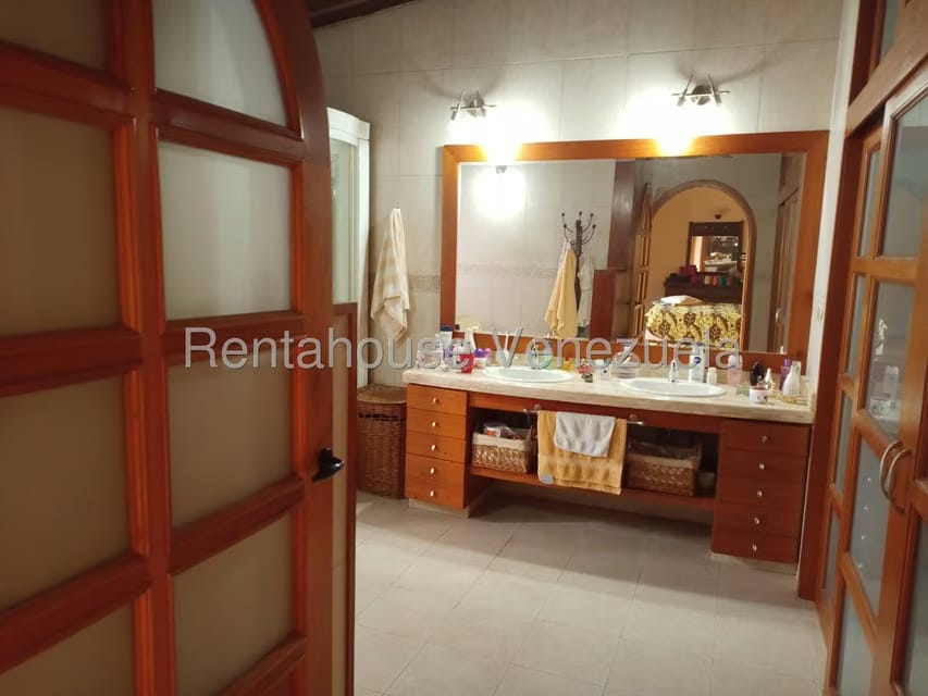 Casa (Multipes Niveles) en Venta en Colinas de La California, Distrito Metropolitano - 42