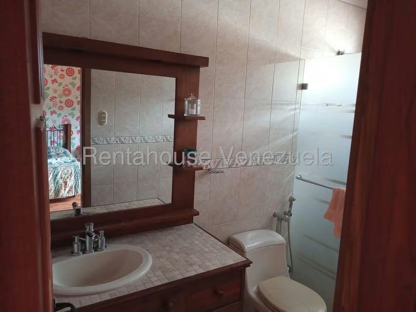 Casa (Multipes Niveles) en Venta en Colinas de La California, Distrito Metropolitano - 51