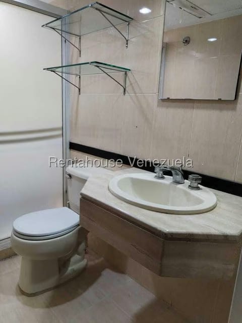 Apartamento (1 Nivel) en Alquiler en El Rosal, Distrito Metropolitano - 16