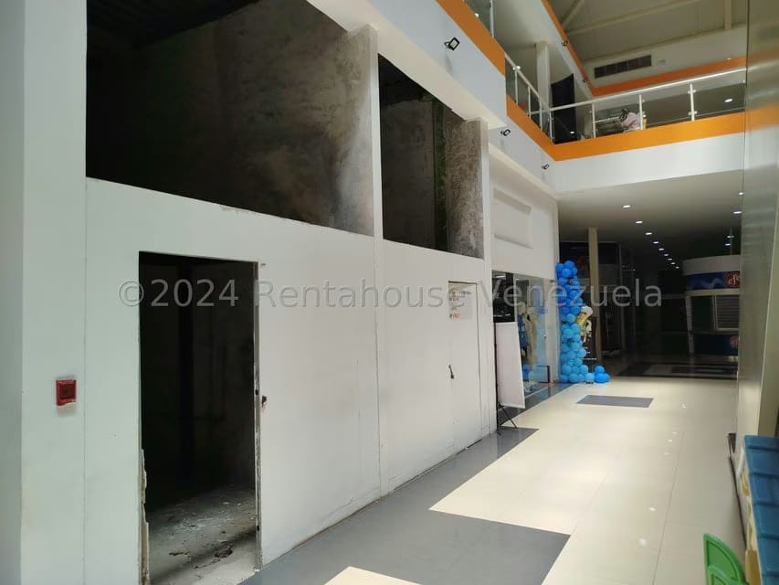 Comercial (Local Comercial) en Venta en Centro de Charallave, Miranda - 2