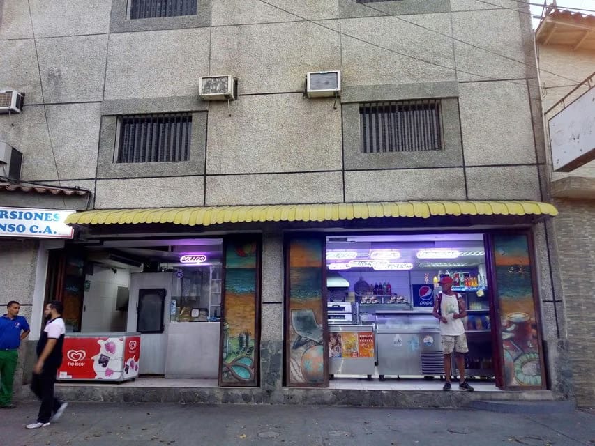 Comercial (Edificio) en Venta en Macuto, Vargas - 56
