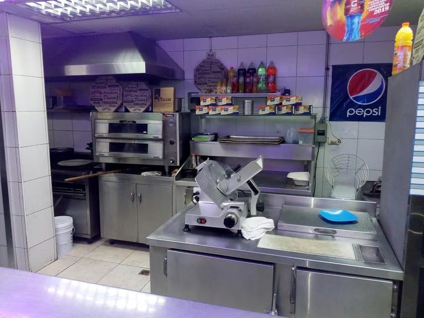 Comercial (Edificio) en Venta en Macuto, Vargas - 58