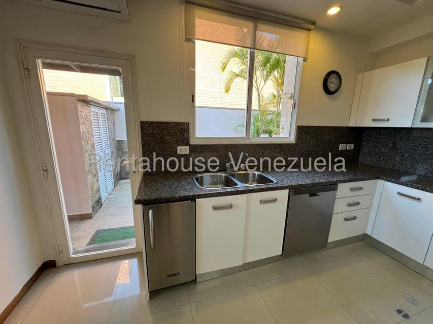 Casa (Multipes Niveles) en Venta en Lomas de La Lagunita, Distrito Metropolitano - 13