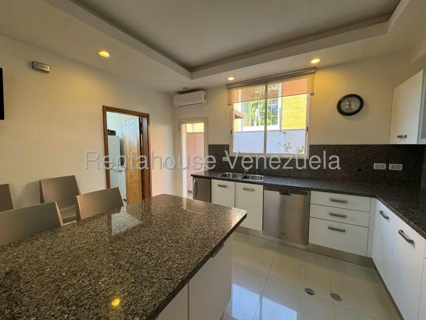 Casa (Multipes Niveles) en Venta en Lomas de La Lagunita, Distrito Metropolitano - 16