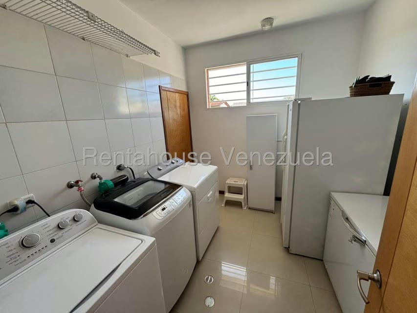 Casa (Multipes Niveles) en Venta en Lomas de La Lagunita, Distrito Metropolitano - 17