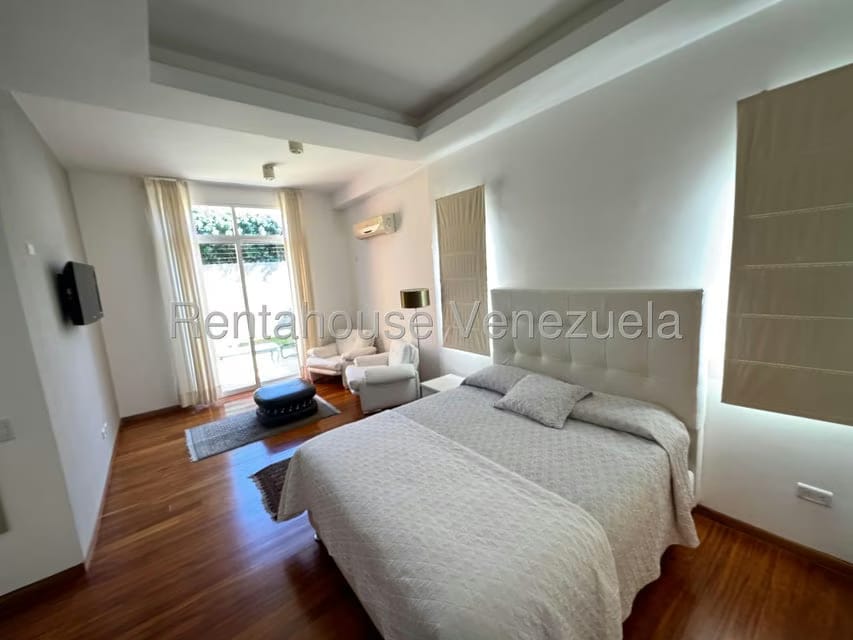Casa (Multipes Niveles) en Venta en Lomas de La Lagunita, Distrito Metropolitano - 21