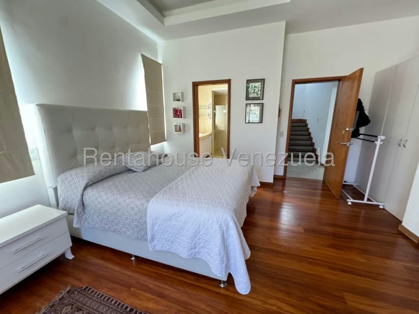Casa (Multipes Niveles) en Venta en Lomas de La Lagunita, Distrito Metropolitano - 24