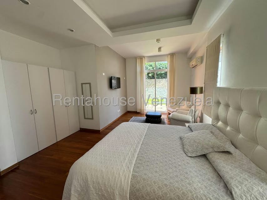 Casa (Multipes Niveles) en Venta en Lomas de La Lagunita, Distrito Metropolitano - 28
