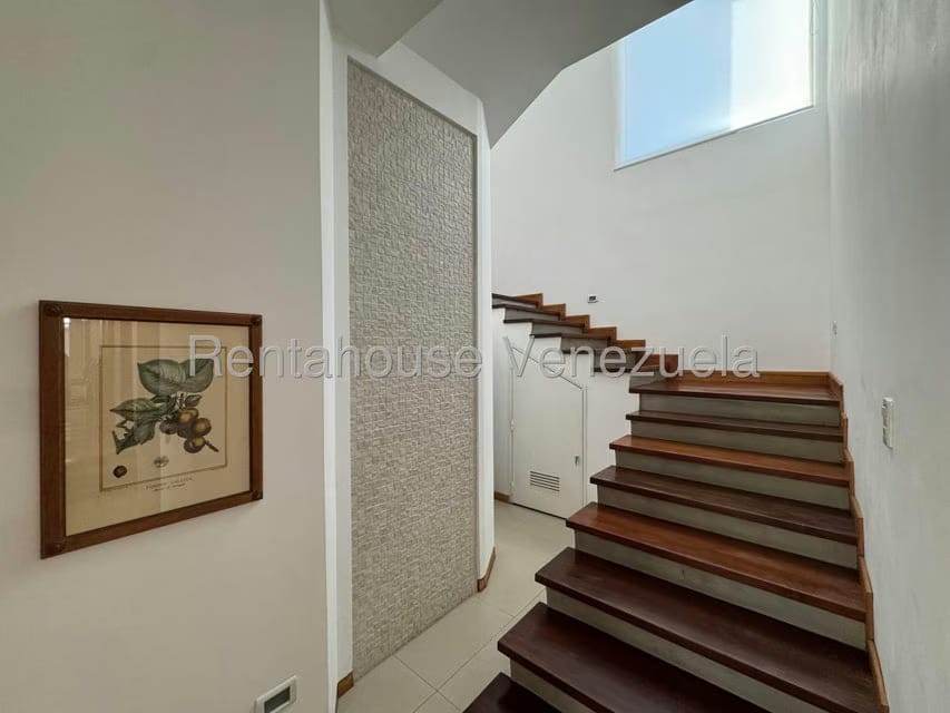 Casa (Multipes Niveles) en Venta en Lomas de La Lagunita, Distrito Metropolitano - 31