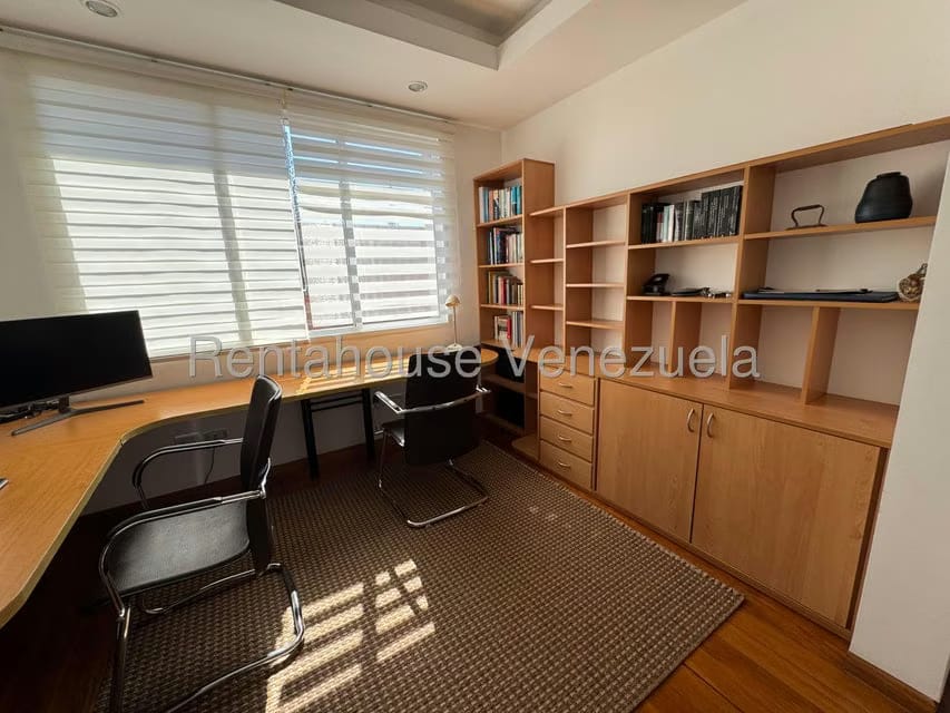 Casa (Multipes Niveles) en Venta en Lomas de La Lagunita, Distrito Metropolitano - 34