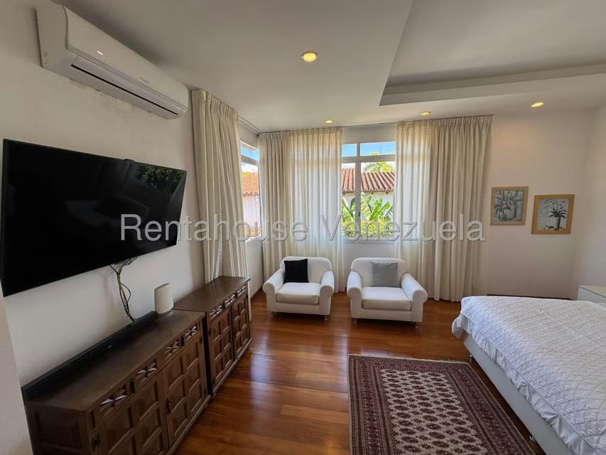 Casa (Multipes Niveles) en Venta en Lomas de La Lagunita, Distrito Metropolitano - 39