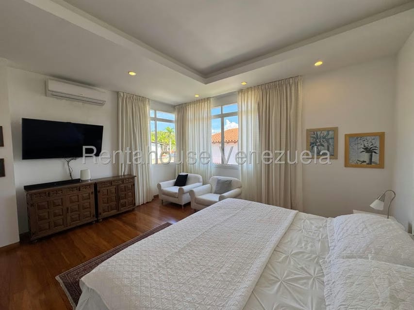 Casa (Multipes Niveles) en Venta en Lomas de La Lagunita, Distrito Metropolitano - 41