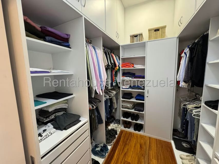 Casa (Multipes Niveles) en Venta en Lomas de La Lagunita, Distrito Metropolitano - 45