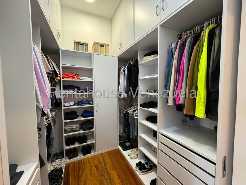 Casa (Multipes Niveles) en Venta en Lomas de La Lagunita, Distrito Metropolitano - 46