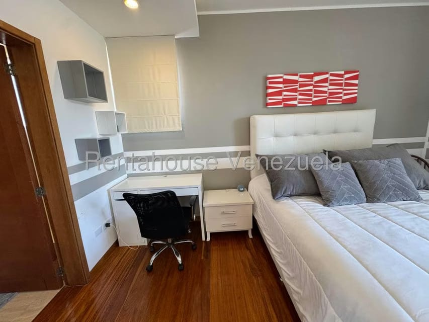 Casa (Multipes Niveles) en Venta en Lomas de La Lagunita, Distrito Metropolitano - 48