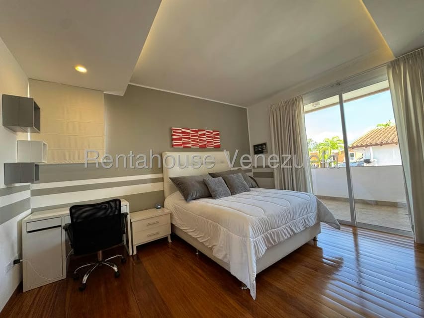 Casa (Multipes Niveles) en Venta en Lomas de La Lagunita, Distrito Metropolitano - 49