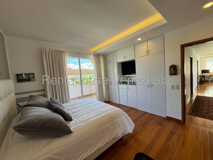 Casa (Multipes Niveles) en Venta en Lomas de La Lagunita, Distrito Metropolitano - 50