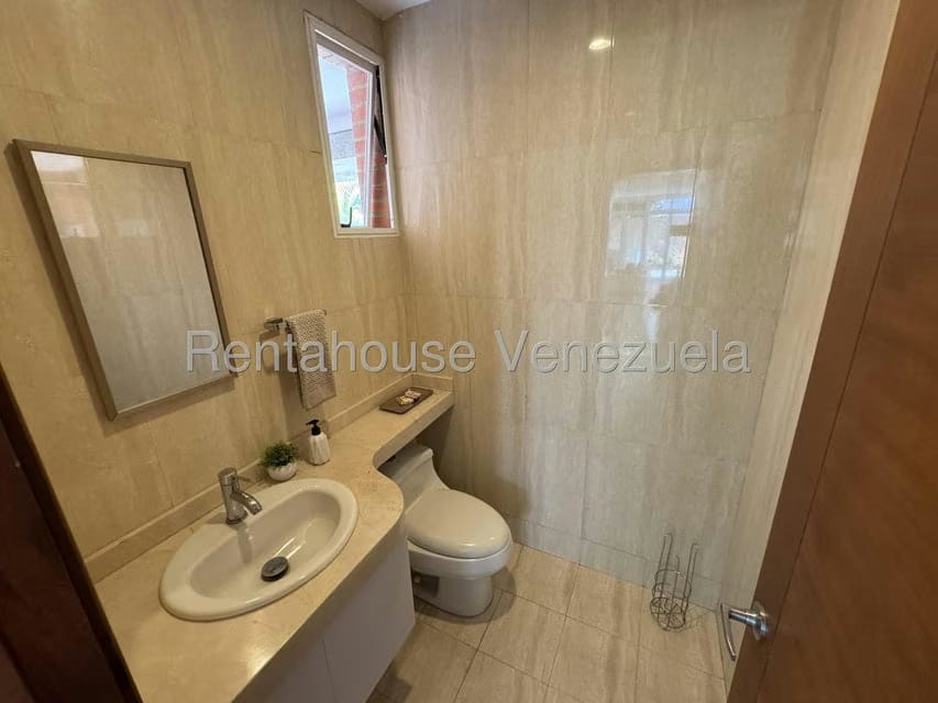 Casa (Multipes Niveles) en Venta en Lomas de La Lagunita, Distrito Metropolitano - 6