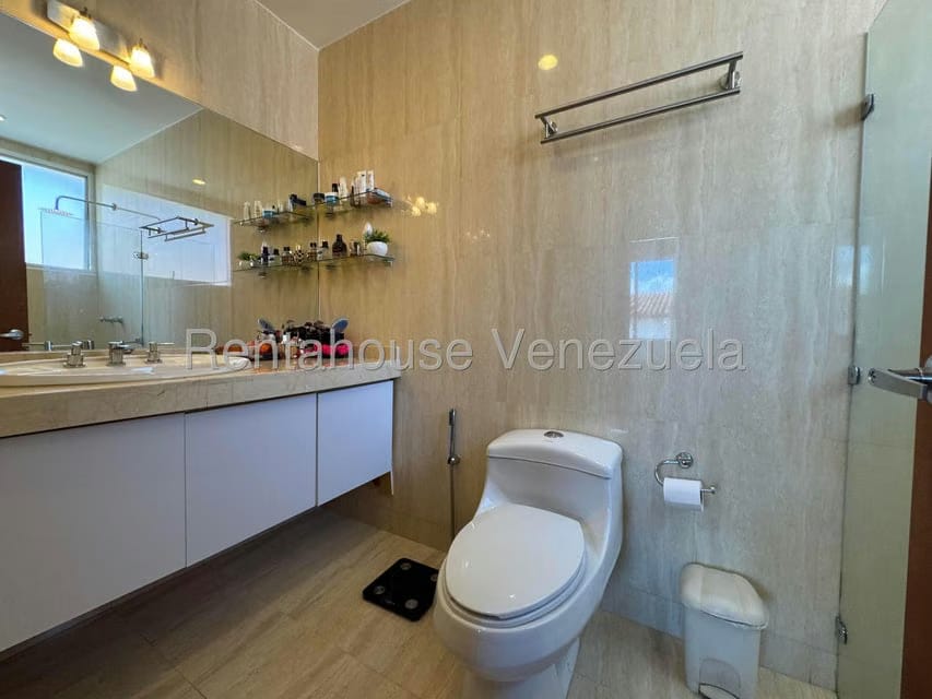 Casa (Multipes Niveles) en Venta en Lomas de La Lagunita, Distrito Metropolitano - 52