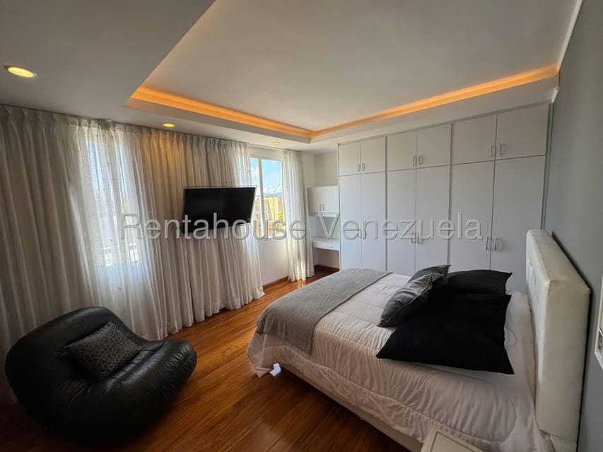 Casa (Multipes Niveles) en Venta en Lomas de La Lagunita, Distrito Metropolitano - 56