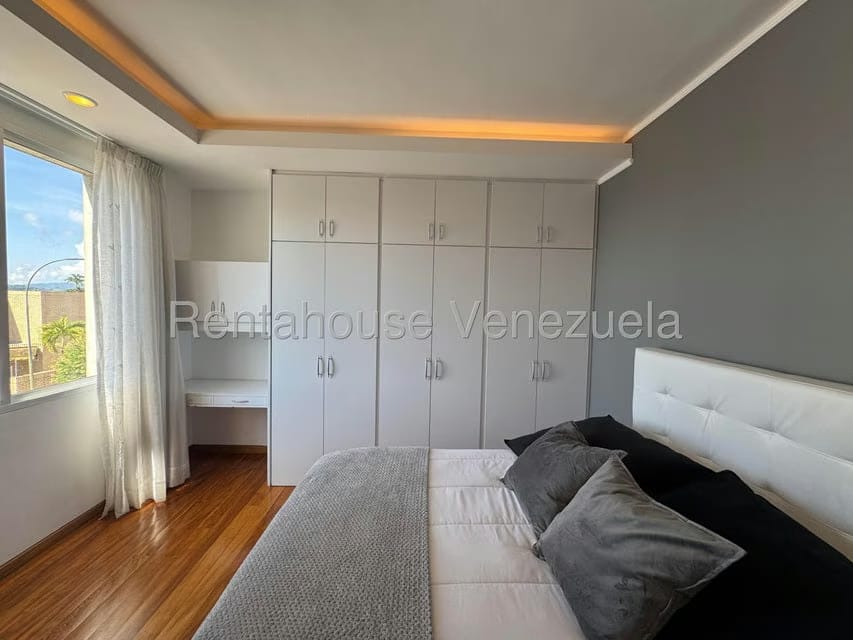 Casa (Multipes Niveles) en Venta en Lomas de La Lagunita, Distrito Metropolitano - 57