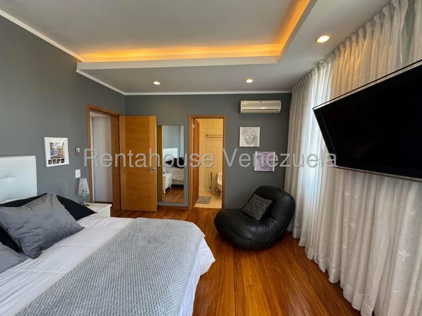 Casa (Multipes Niveles) en Venta en Lomas de La Lagunita, Distrito Metropolitano - 58
