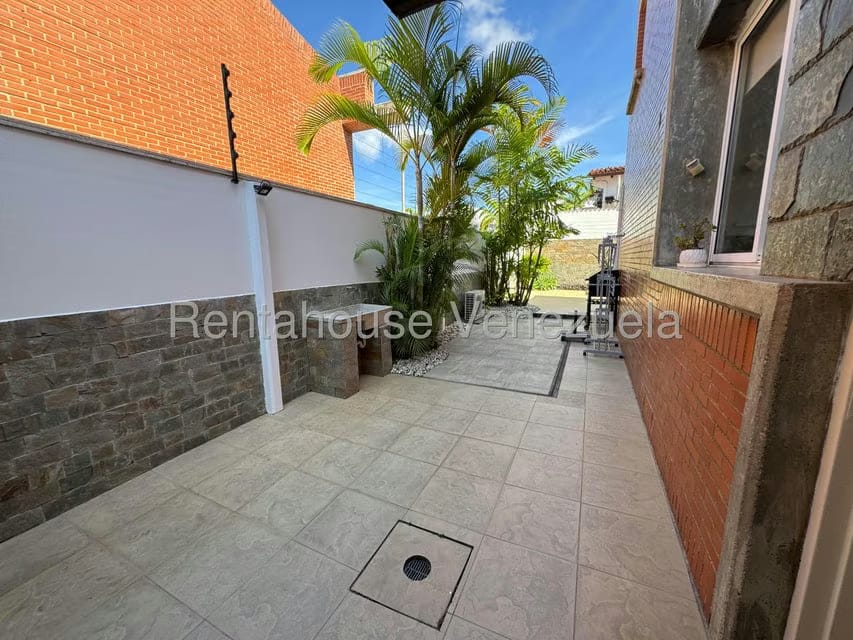 Casa (Multipes Niveles) en Venta en Lomas de La Lagunita, Distrito Metropolitano - 64